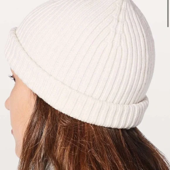 1.Lululemon Wool Be Cozy Toque Merino Wool - Picture 9 of 9